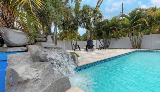 Heated Pool+Fire Pit+Trails+4 min to Beach