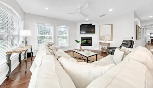 Heated Pool| Private Beach (under 2 min walk) |Gated Community