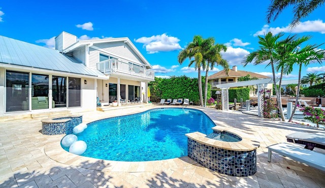 Heated Pool & Waterfront! Close 2 Beach & Avenue!