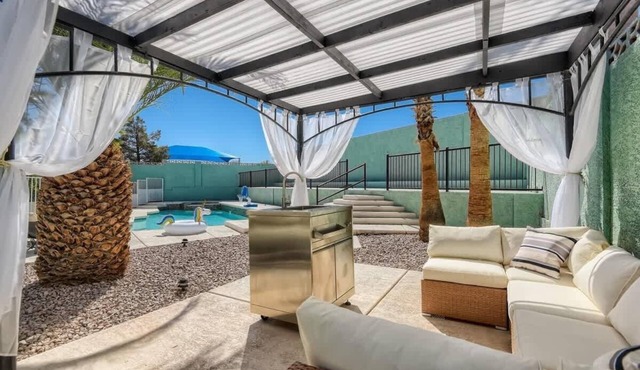 Heated Pool with Cabana & Game-Room 15 Min to Strip!