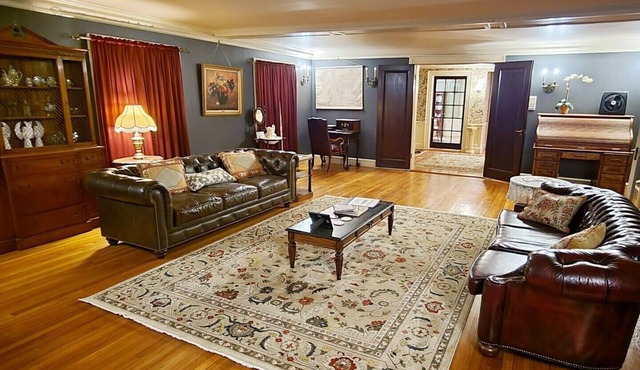 Hendee Mansion 5BR Historic Home