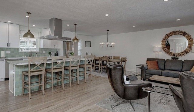 Hidden Gem - Ideal 4 Bedroom Centennial House