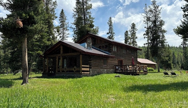 Hideaway Haven! Secluded Cabin Nestled Against The Routt National Forest.