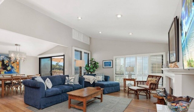 High Tides & Good Vibes - Beachside Retreat, A/C
