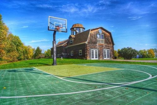 Hillside Estate - 14 Acre Waterfront Log home on Lake Champlain