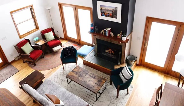 Hillside Hideaway: fireplace + 5 mins to Belleayre