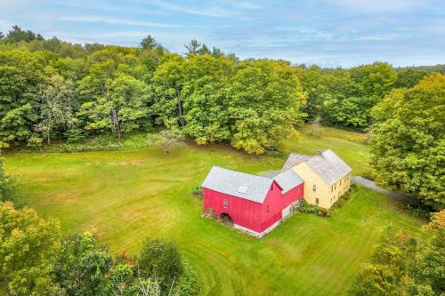 Historic Hanover Area Home, 16 Miles to Dartmouth!