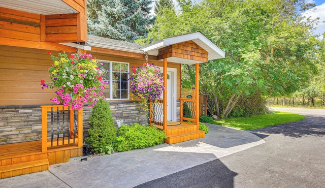 Homey Pet-Friendly Libby Cottage w/Yard by Creek!