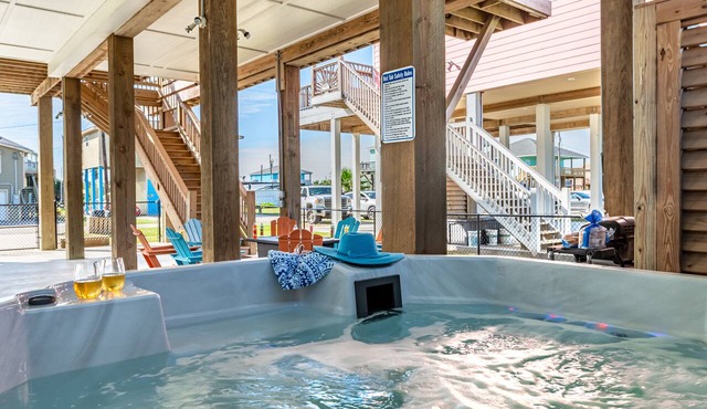 Hot Tub + Firepit! Elevator, Pets ok - Summer Savings!
