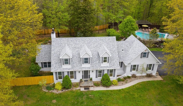 Hudson Valley Group Getaway - 1.5hrs from NYC with Heated Pool, Hot Tub, Sauna!