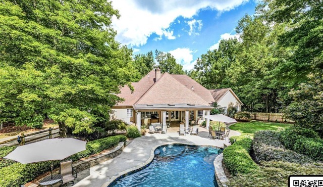 Impressive Luxurious Rental with Pool and Game Space in NC