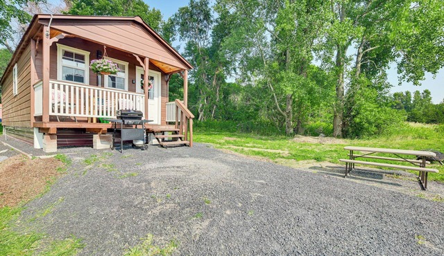 Isle La Motte Cabin ~ 3 Mi to Lake Champlain!