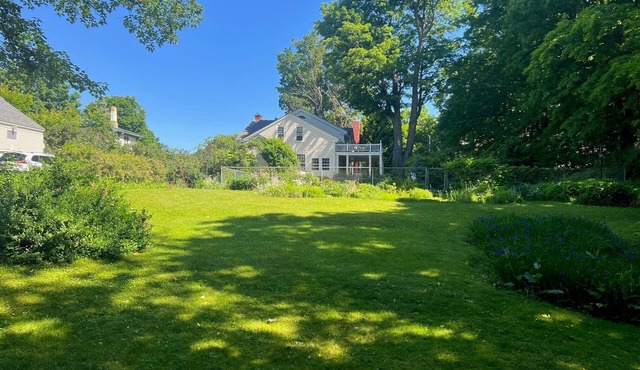 Kilburn Manor 1820 Historical house