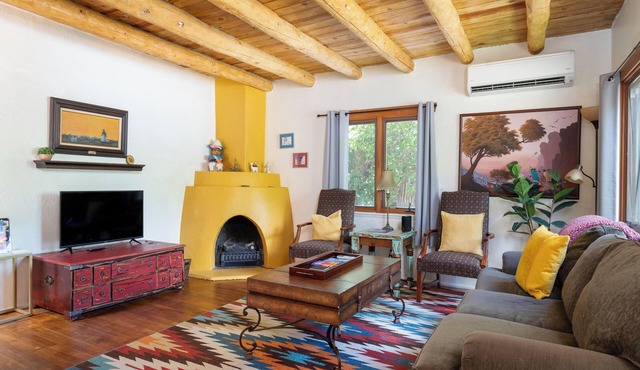 Kiva Cottage | Fireplace, Patio + Foosball Table!