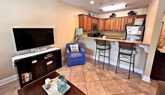 Laguna Breeze E 2 Bedroom Condo by Redawning