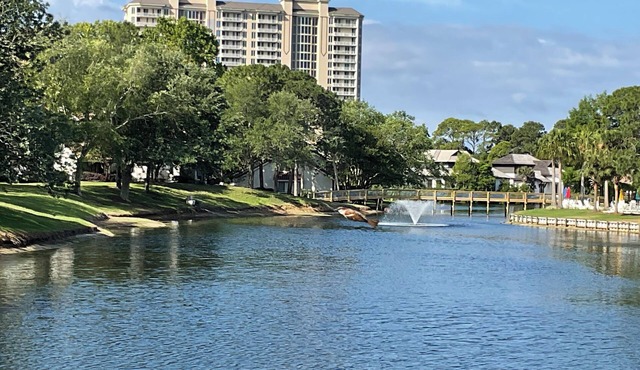 Lake front with stunning view: Walk to the beach - in Miramar Beach