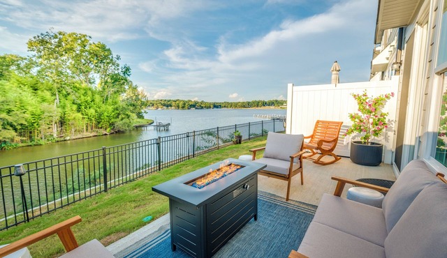Lakefront 2 King, Coffee Bar, On Site Bar & Grill, Public Dock, Kayak Rentals