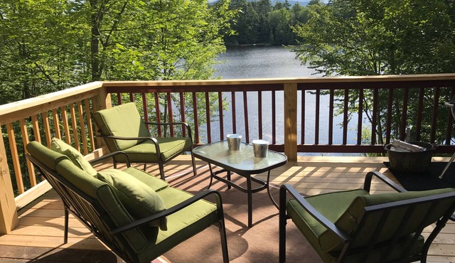 Lakefront 3 Bed, 3 Bathroom log cabin in White Mountains
