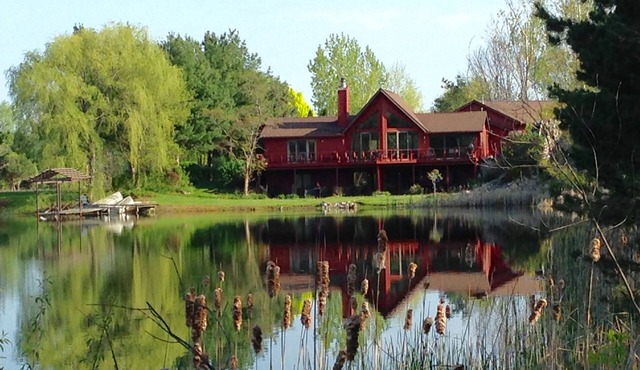 Lakefront 5BR,3bath, private lake,nature lovers dream, Big home near Frankenmuth
