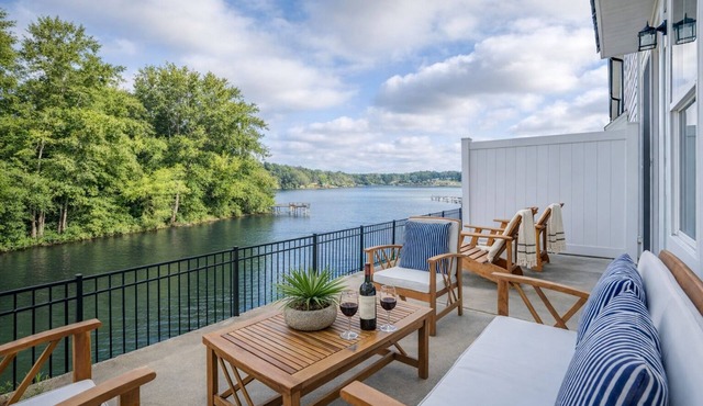 Lakefront Condo l Lake Greenwood l Walk to Dining & Docks l Private Boat Slip