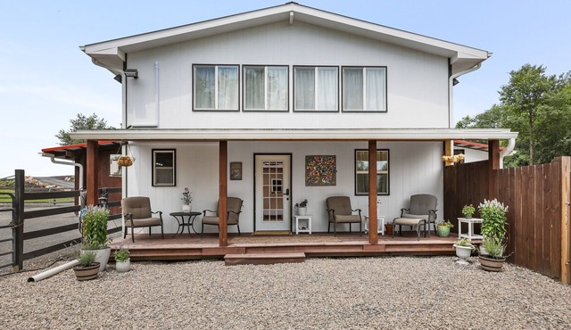 Lakefront Cottage 10 min to Legoland Farmstay