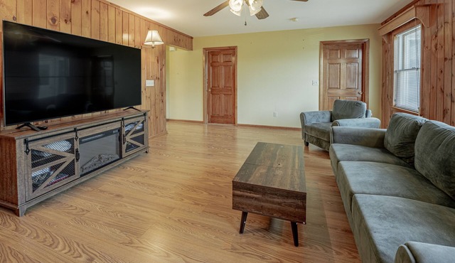 Lakefront Farmhouse