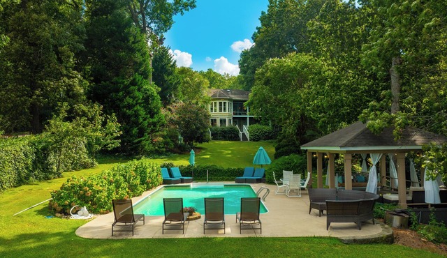 Lakefront Heaven! Pool, Cabana, Big yard & porches, kayak, In Lex! Boat Option!