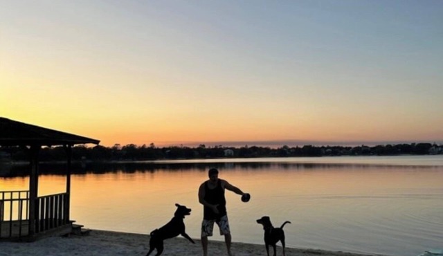 Lakefront Home, Private Beach, Firepit, Kayaks, Pets, Floats, Spring Fed Lake