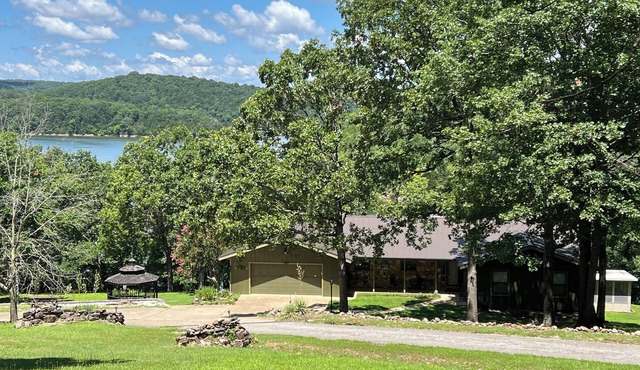 LAKEFRONT HOME - TABLE ROCK LAKE