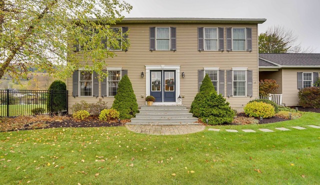 Lakefront Homer Abode w/Patio & Backyard!