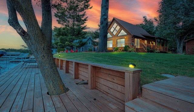 Lakefront Log Cabin - Sunset + Docks & Outdoor Fun