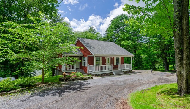 Lakefront Serenity in the Catskills near All Star Village