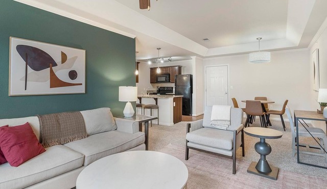 Landing | Chic 1BD, Clubhouse, Courtyard
