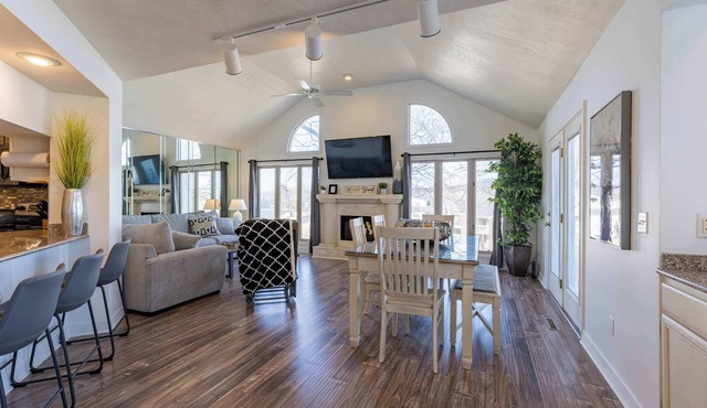 Large 3 BR/2.5BTH Villa