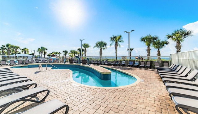 Largest Indoor Water Park- Three-Bedroom Penthouse Condo-Beautiful Sunset Views