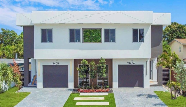 Las Olas-8 BD with Two HTD Pool-Jacuzzi-BBQ-Games