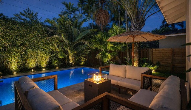 Las Olas Designer Luxury Getaway – Fox Pearl Pool House is a 4BD upscale single-family home in Victoria Park with a private pool, high-end design, and prime location near Las Olas Blvd, beaches, dining, and nightlife.