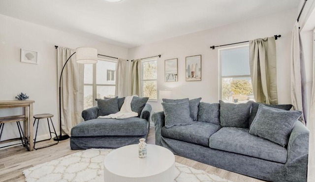 Lauderdale Breeze Villas - Luxury 3 BR Coastal Retreat