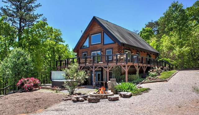 Laughing Logs: Mountain Cabin with Hot Tub, Games, & Stunning Views