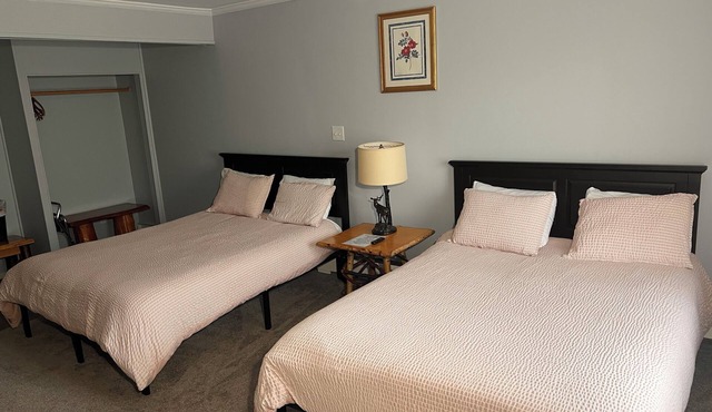 Ledgerock at Whiteface - Deluxe Double Room