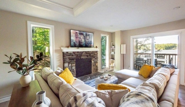 Leicester Lake Front Home, Come Relax!