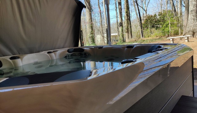Living Easley Manor - With Amazing Hot Tub!