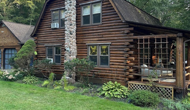 LOG CABIN IN ZEN FOREST