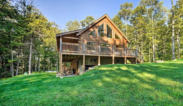 Londonderry Chalet w/Deck, Fire Pit & Views!