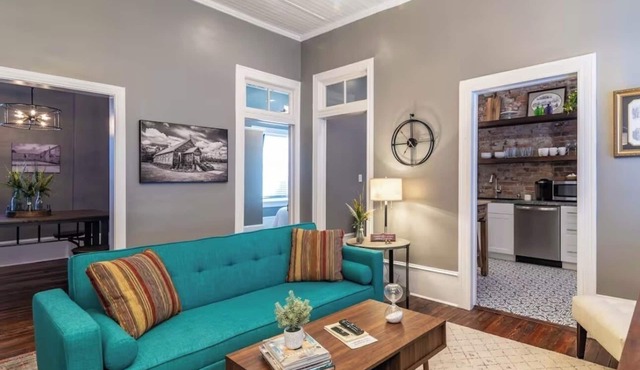 Lovely upscale 3-bedroom Loft apartment downtown Marion