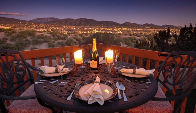 Luces de la Ciudad | Sweeping Views of Santa Fe, Hot Tub + Pet Friendly!