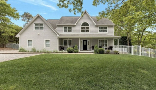 Luxe Hamptons Retreat ✨ Pool + Hot Tub Sleeps 10 Near Southampton & US Open