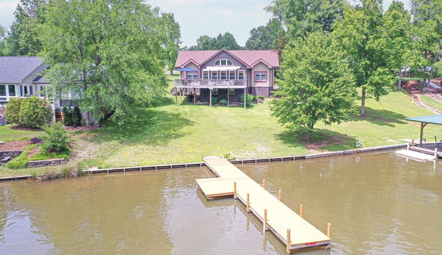 Luxurious Lake Front Home with Kayaks, SUPs, Dock