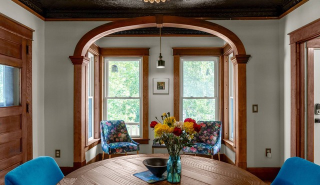 Luxurious Renovated Farmhouse Post & Beam Barn and Charm