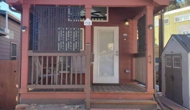"Luxury Mountain Retreat,Tiny Home Away from Home"